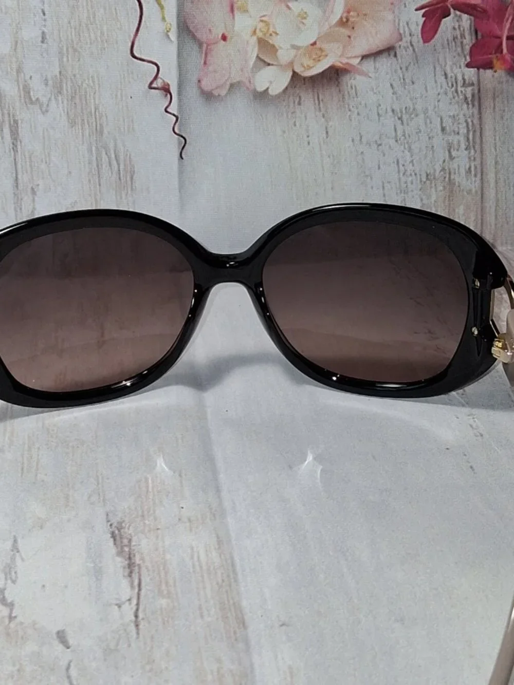 Salvatore Ferragamo Black Oval SF668S Sunglasses Gradiant lenses NEW W/Hard case